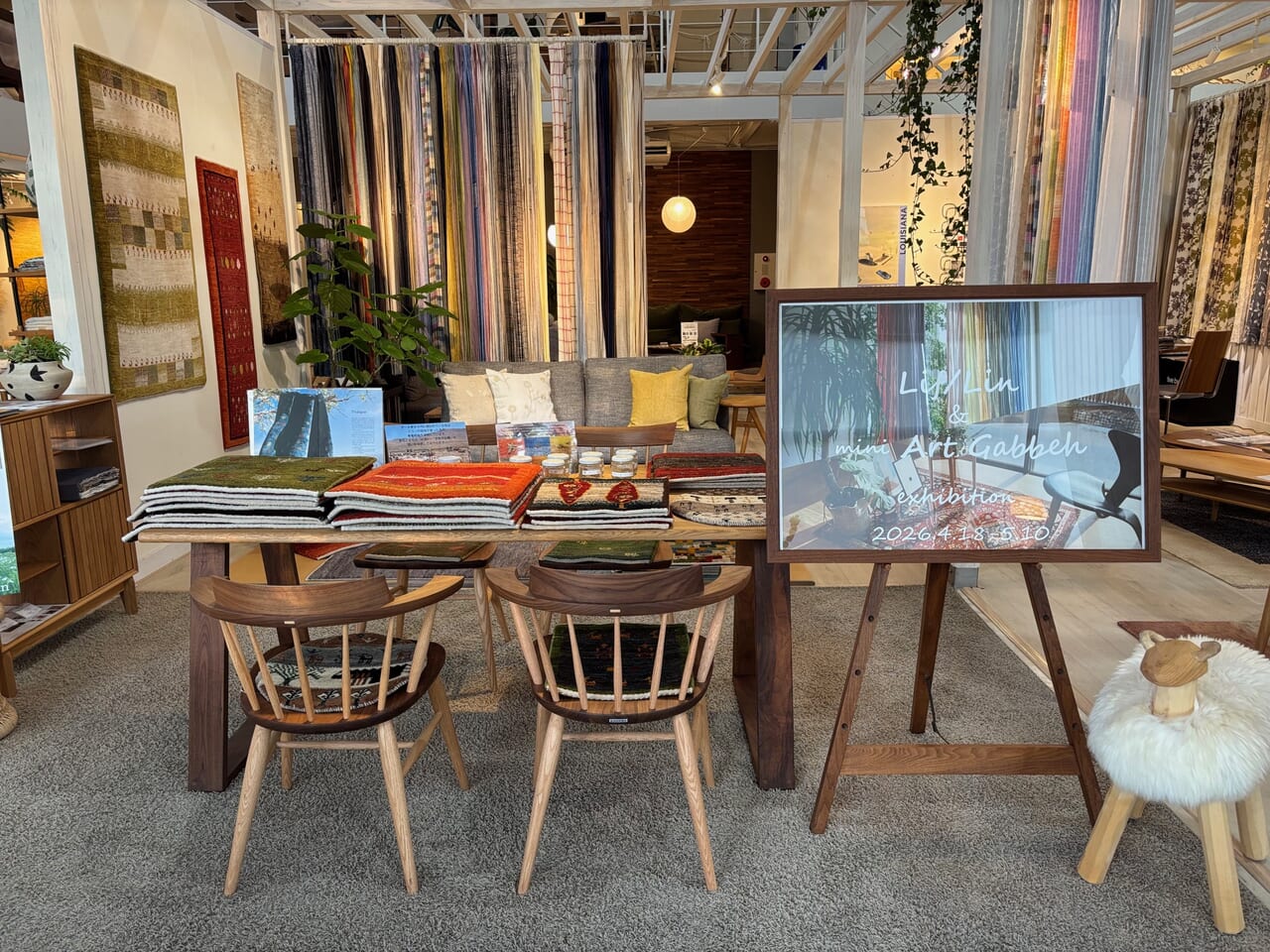 ミニギャッベ展の店内風景