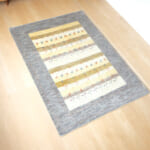 原毛と黄色のギャッベ