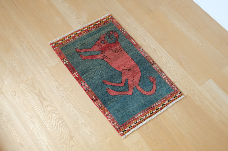 赤い獣のまなざし