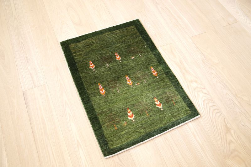 緑の美しい絨毯　アートギャッベ