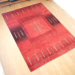 茜色のギャッベ