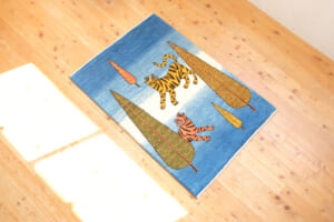 虎が描かれたギャッベ