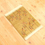 カラフルな葉が芽生えるギャッベ