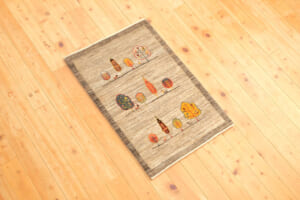 原毛に生命の樹を描いたギャッベ