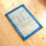 ブルーの可愛らしいギャッベ