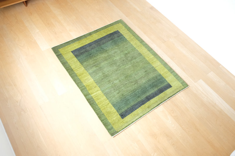 木漏れ日と芝生