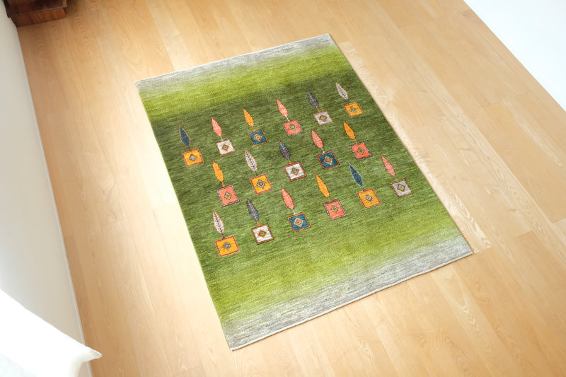 グリーンと木のギャッベ