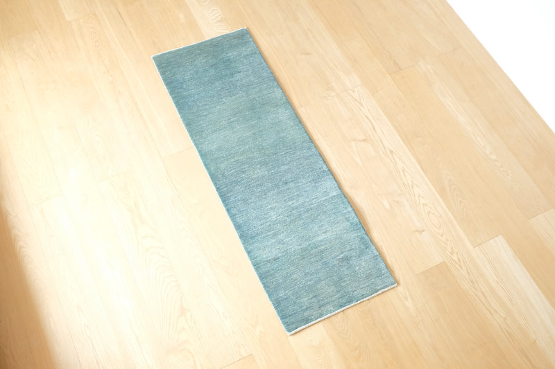 ブルグレーグラデーションのシンプルギャッベ