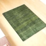 草原のように美しいグリーンギャッベ